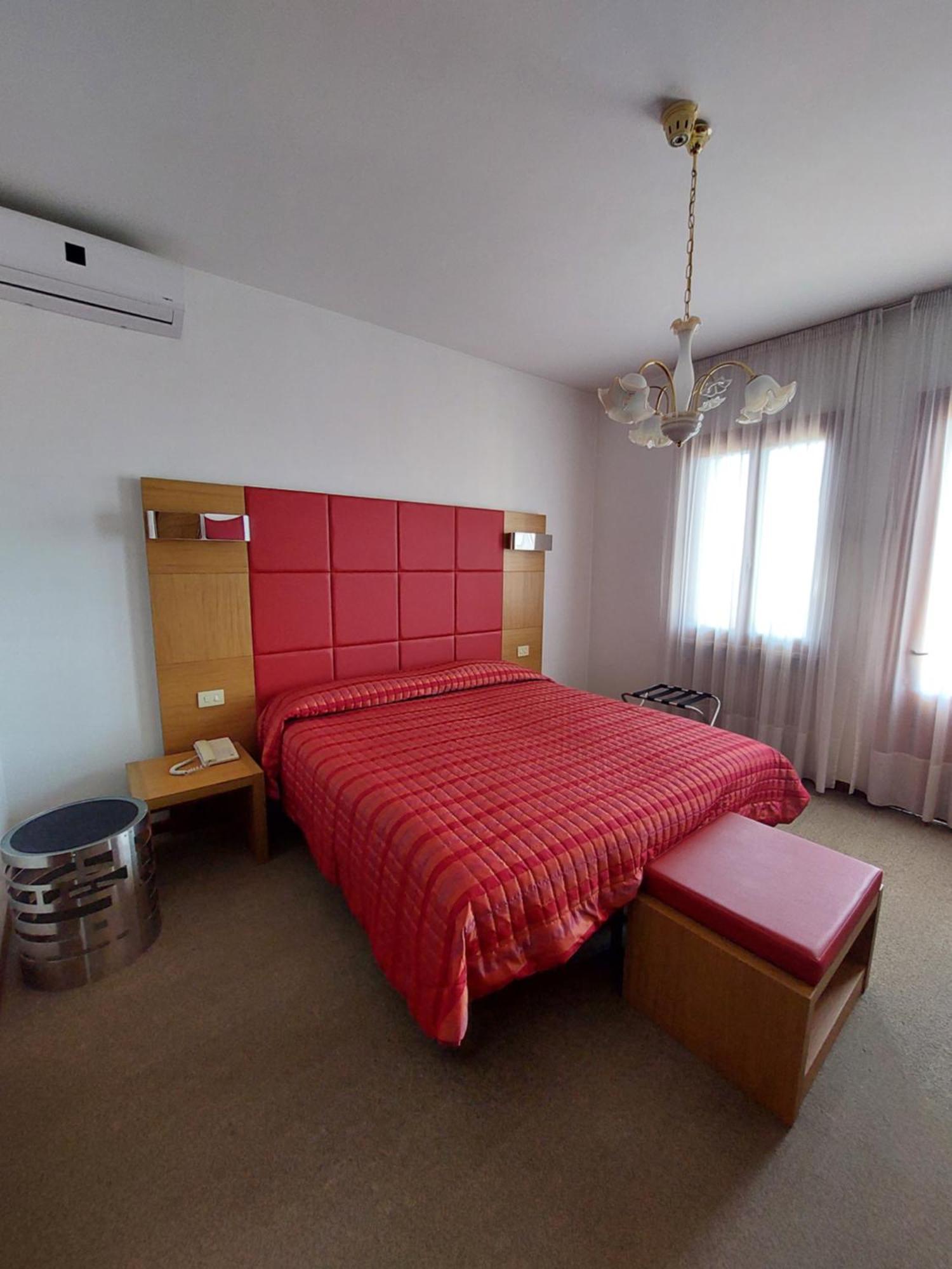 Albergo Alla Pineta Montebelluna Exterior foto